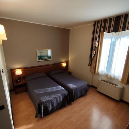 Hotel Majestic San Giuliano Milanese Exteriör bild