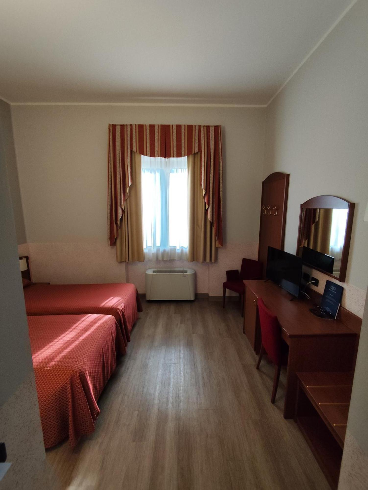 Hotel Majestic San Giuliano Milanese Exteriör bild