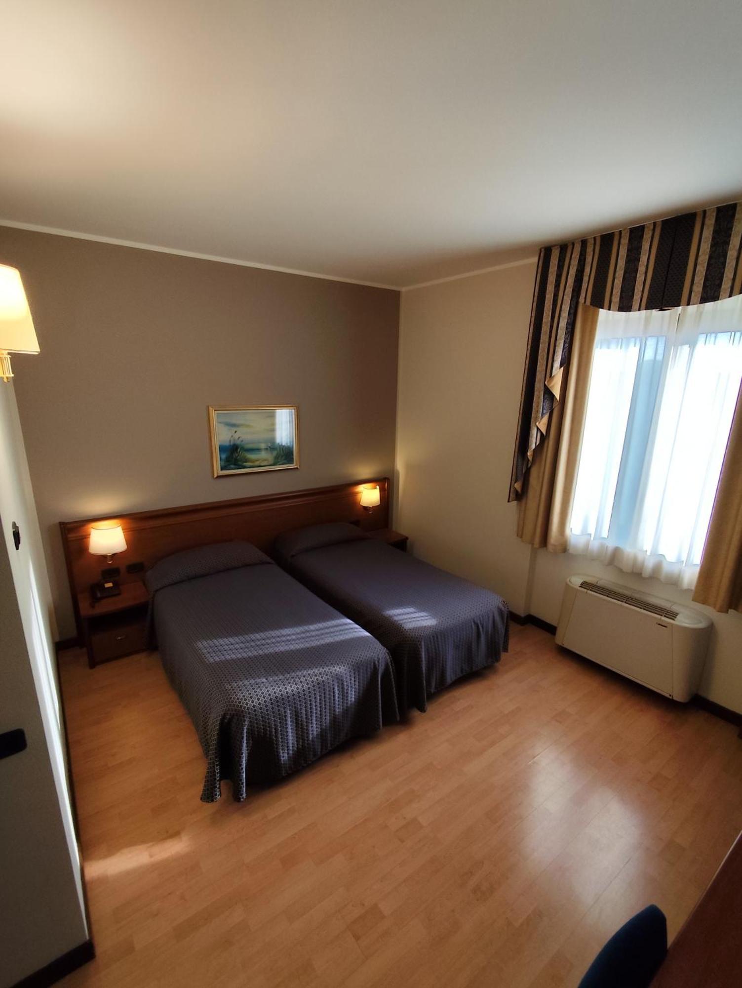 Hotel Majestic San Giuliano Milanese Exteriör bild