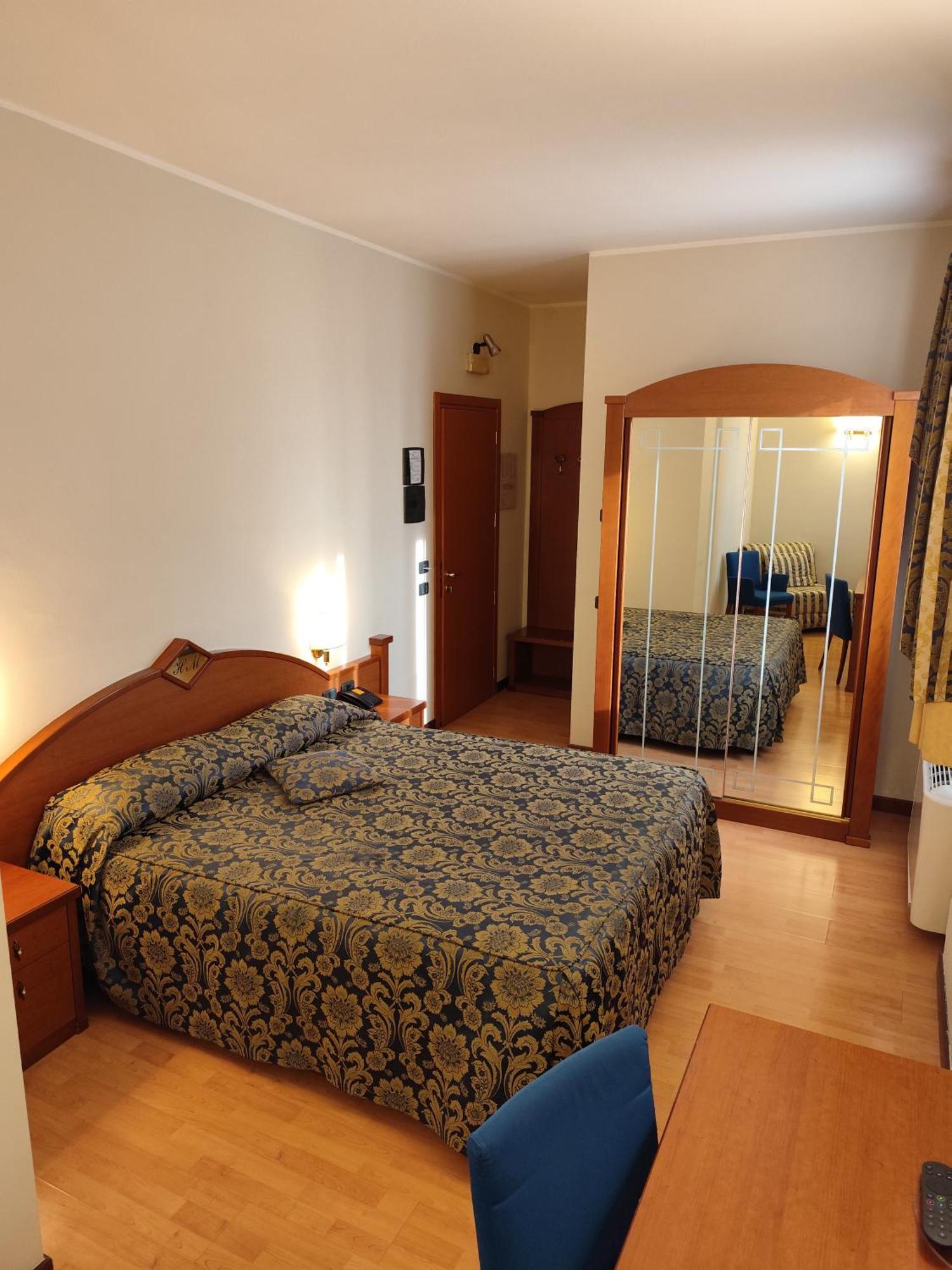 Hotel Majestic San Giuliano Milanese Exteriör bild