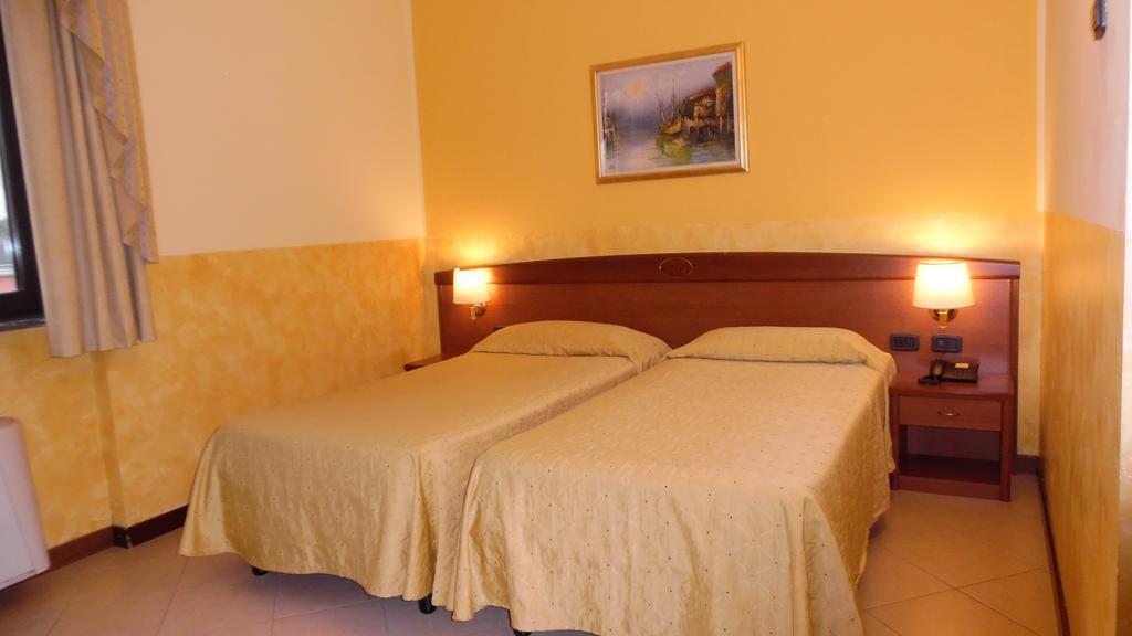 Hotel Majestic San Giuliano Milanese Exteriör bild